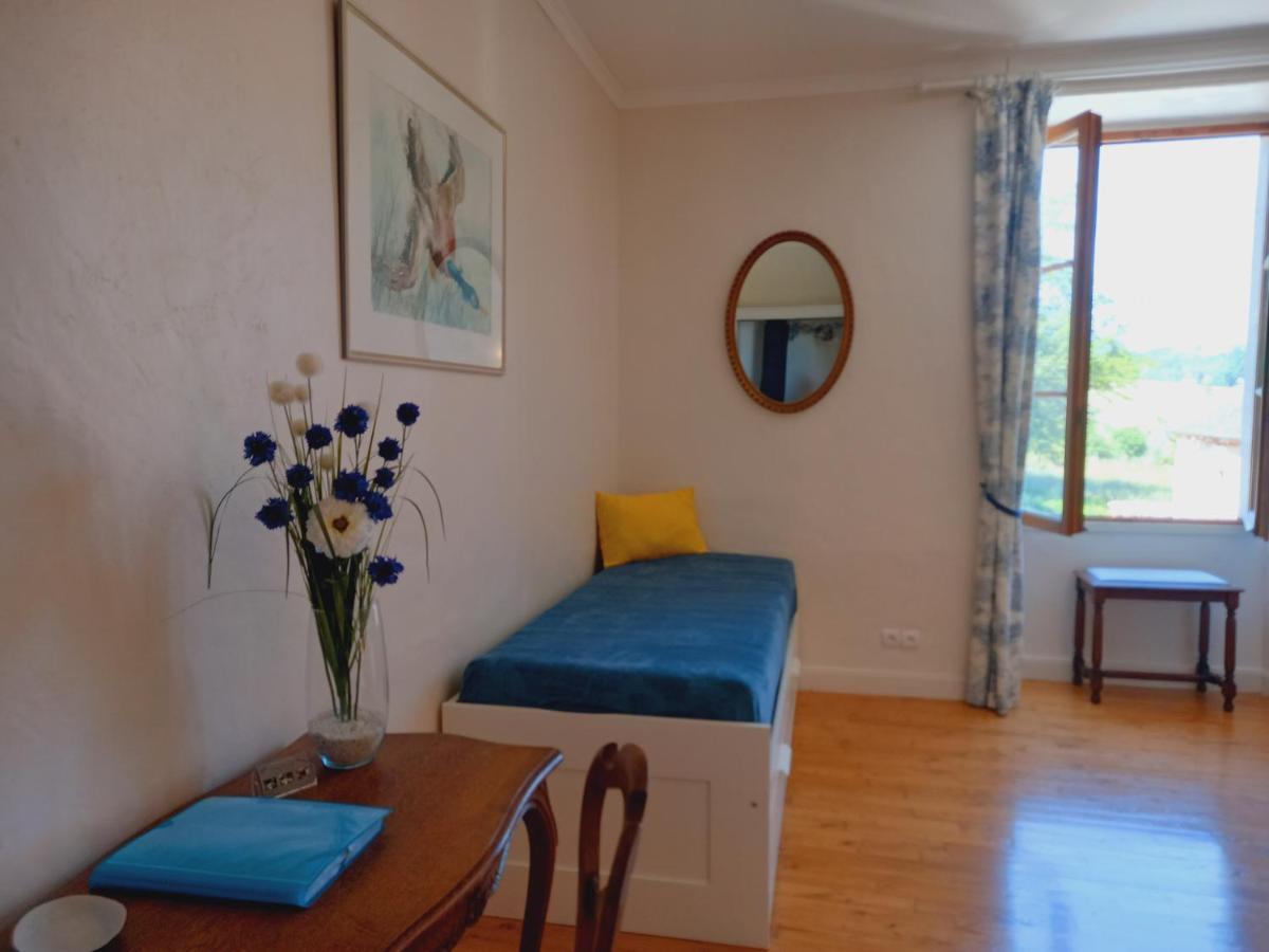 Au Pays De Jacquou : Chambre D'Hotes Et Table D'Hotes Fossemagne Ngoại thất bức ảnh